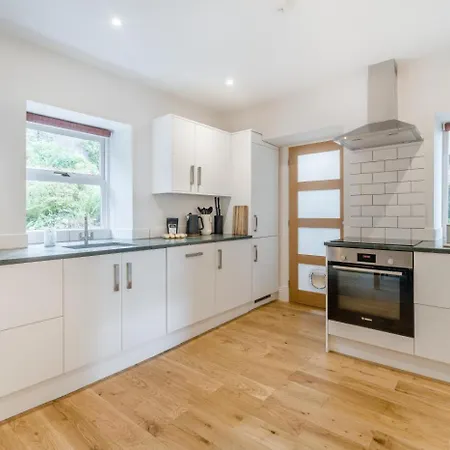 2 Bed In Oc-r32284 Ferienhaus