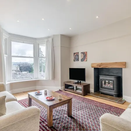 2 Bed In Oc-r32284 Ferienhaus