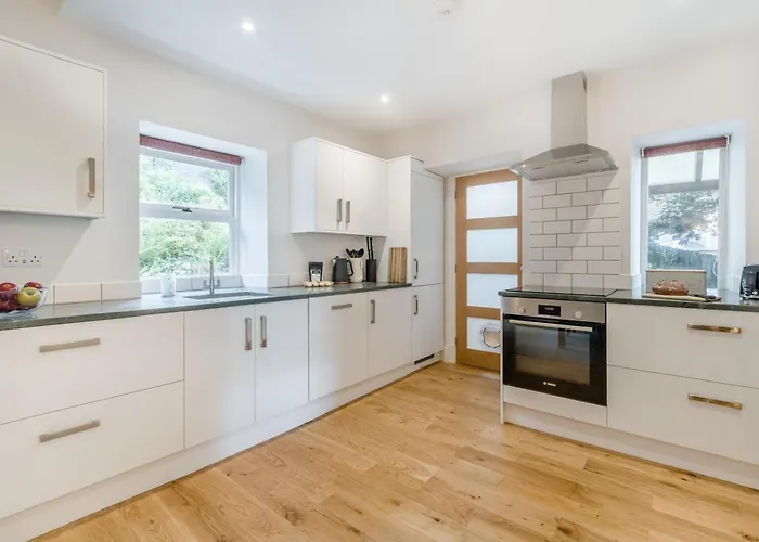 2 Bed In Oc-r32284 Ferienhaus