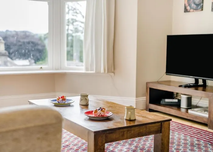 2 Bed In Oc-r32284 Ferienhaus