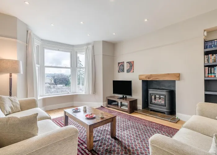 2 Bed In Oc-r32284 Ferienhaus