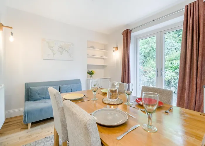 2 Bed In Oc-r32284 Ferienhaus