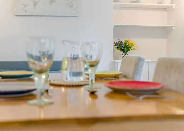 2 Bed In Oc-r32284 Ferienhaus *