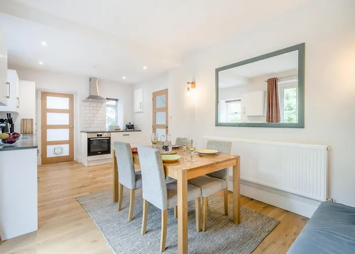 2 Bed In Oc-r32284 Ferienhaus